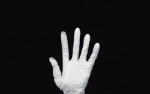 38自由度，全球最高！院士团队推出的这款灵巧手会捻扑克、穿针引线丨涌现新项目