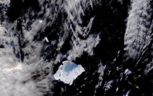 全球最大冰山三个月内面积减少超过三分之一