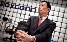 富士康的万亿市值与郭台铭的回归：商业世界的戏剧性轮回