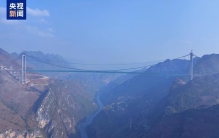 中国3年半建世界最高桥，英国却用同样时间修一座立交桥？