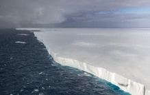 “几周内或将变小到无法辨识” 世界最大冰山解体