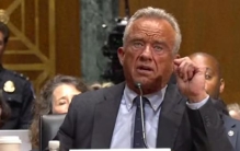 美卫生部长几近崩溃，美国是全球病得最重的国家