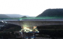 世界最大吨位上位转体桥梁工程桥梁迎“华丽转身”