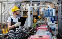 21世纪最大笑话：高精尖世界中心的美国，却连一部手机都无法生产