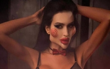 乌克兰网红狂打玻尿酸整出外星脸，自称“世界最大脸颊”超自豪？