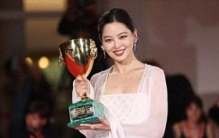 辛芷蕾梁婷十年纠葛终化暖：娱乐圈“真心”照亮和解之路