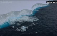 重达1万亿吨！全球最大冰山A23a正开始崩解