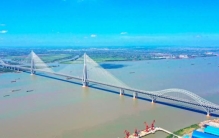 常泰长江大桥通车：中国跨江新地标刷新多项世界之最