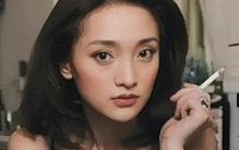 聚光灯下的她们，藏着烟雾缭绕的秘密，女明星的另一面人生