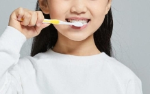 一天中最该刷牙的时刻，现在知道还不晚！