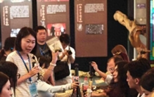 从一颗柑到“软黄金”：外籍网络达人感受侨乡江门产业新篇