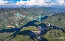 “世界之最”贵州花江峡谷大桥开通，外国网友“难以置信”：三年竣工？令人惊叹！