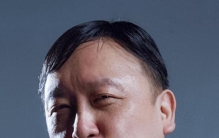 王晶：商业江湖里的电影摆渡人