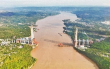 世界最高双联主塔封顶