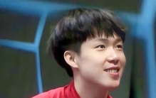 记者追着采访遭拒！王楚钦爆金句：是人不是机器