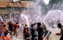 大开眼界！中国少数民族十大奇特习俗，你知道几个？