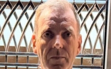 新西兰大爷起全球最长名字，念完要20分钟，打赢官司获准登记