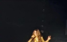 天后坠落背后的冷热交织：张靓颖摔伤事件撕开娱乐圈最痛伤疤