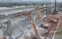 江西南昌“机械方队”出动 高效拆除高铁桥助力唐村线路所建设
