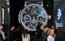 被“敲懵”后，这个国家怎么办？