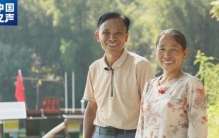 这对夫妻守渡口39年，他们的愿望是：去坐一回高铁和飞机