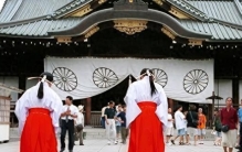 日韩两国奇葩习俗 、韩国女子以“露乳”为荣，日本人喜爱男女混浴