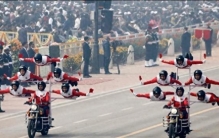 印度真不愧是“人间炼狱”：奇葩习俗刷新三观，愚昧无知让人发指