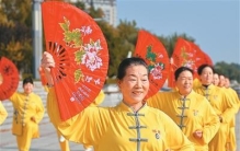 天气转寒，老年人该如何养生防病？（健康驿站）