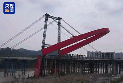 四川嘉陵江上这场“空中转身”刷新世界纪录