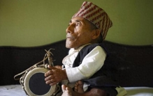 身高仅54.6厘米！世界最小成年人钱德拉，手掌大身躯的生命奇迹