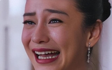 某女星采访崩溃大哭，“发疯式”艺人生存，藏着娱乐圈的残酷真相