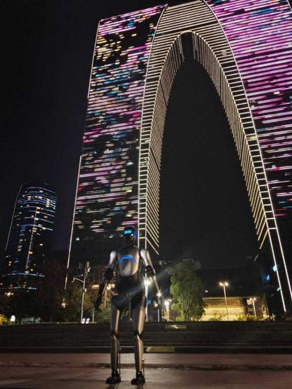 人形机器人从苏州走到上海，超106公里创吉尼斯世界纪录