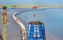 世界最大跨径不对称三塔斜拉桥项目建设迎新进展