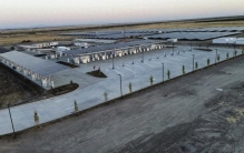 特斯拉建成其全球最大超级充电站：168个充电桩，完全离网运行