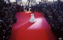 爆款娱乐新闻：如何戳中大众的情感共鸣？