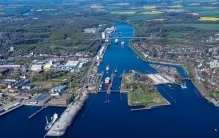 世界上最嚣张的国家：美国不敢惹它，中国每年给它交100亿过路费