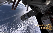 裂纹呈三角形，玻璃被贯穿……神20飞船将如何处置？