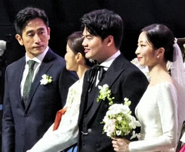 韩国娱乐圈最帅公公！儿子婚礼他却成焦点，58岁难掩气质