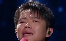 你知道吗，明星因为一块手表陷入舆论风暴，事情闹得挺大。