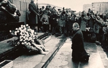 华沙之跪：一位德国总理的忏悔与人类良知的呼唤