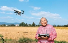 会飞无人机、玩转短视频……这位82岁奶奶不一般