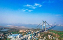 世界最大跨径四主缆悬索桥全线贯通