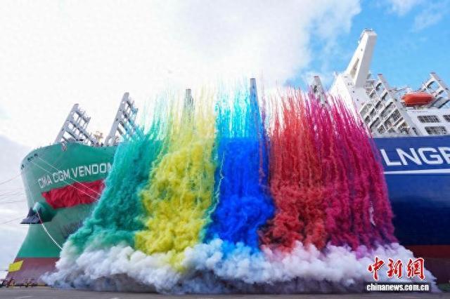 第三艘全球最大24000TEU级LNG双燃料集装箱船提前8个半月交付