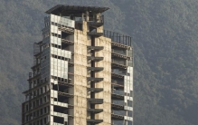 委内瑞拉第三高楼，为何成为全球最高“贫民窟”？