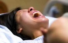 20根肋骨同时折断？揭秘人类分娩为何最痛