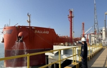 全球最大级CABU船顺利靠泊福州港