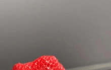 冬天的第一颗草莓是“膨大剂”催熟的？记者调查→