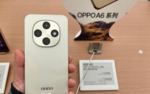 线下门店暗访：给老人买手机，越"落后"越好用？