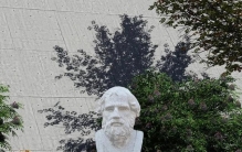 人类最锋利的武器，从来不是剑，是脑子里的一道光