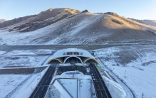 穿天山连南北疆！世界最长高速公路隧道通车